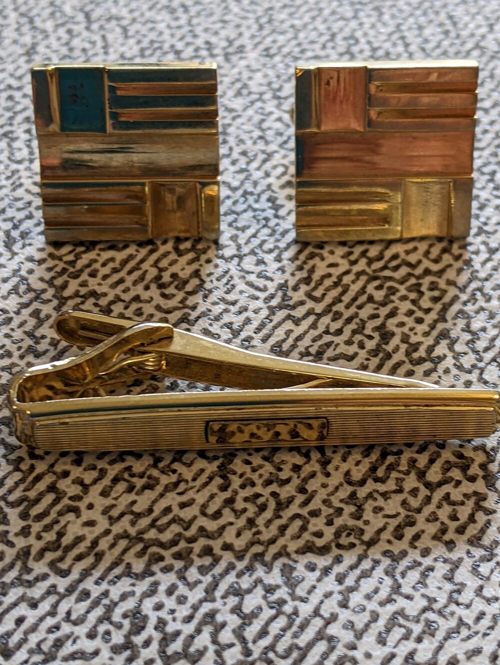 Gold Tone Men’s Tie Clip and Cufflink Set